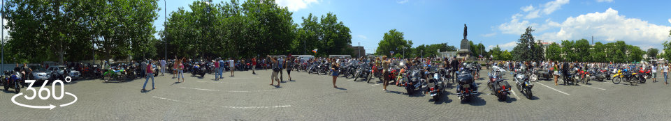 Выставка мотоциклов на площади Нахимова