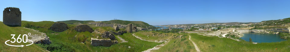 Вид на башню-барбакан и башню № 3 крепости Каламита