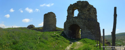 Надвратная башня крепости Каламита