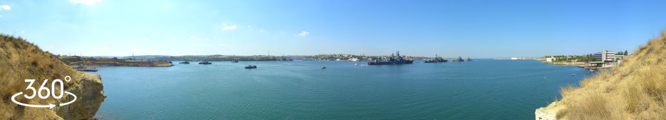 Вид на Севастопольскую бухту в канун дня ВМФ России
