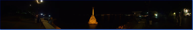 Памятник Затопленным кораблям ночью