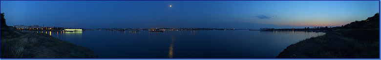 Вид Севастопольскую бухту с мыса Радиогорка на закате