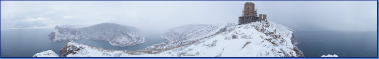 Снегопад в Балаклаве, вид на зимнюю Балаклаву с Крепостной горы. Панорамное фото 360 градусов