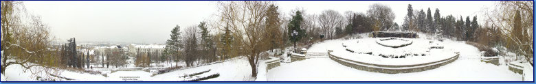 Аллея на входе в Малахов курган в снегу